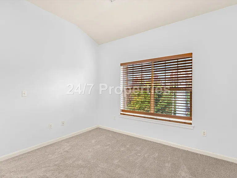 1050 SW 170th Ave #201 — Photo 18