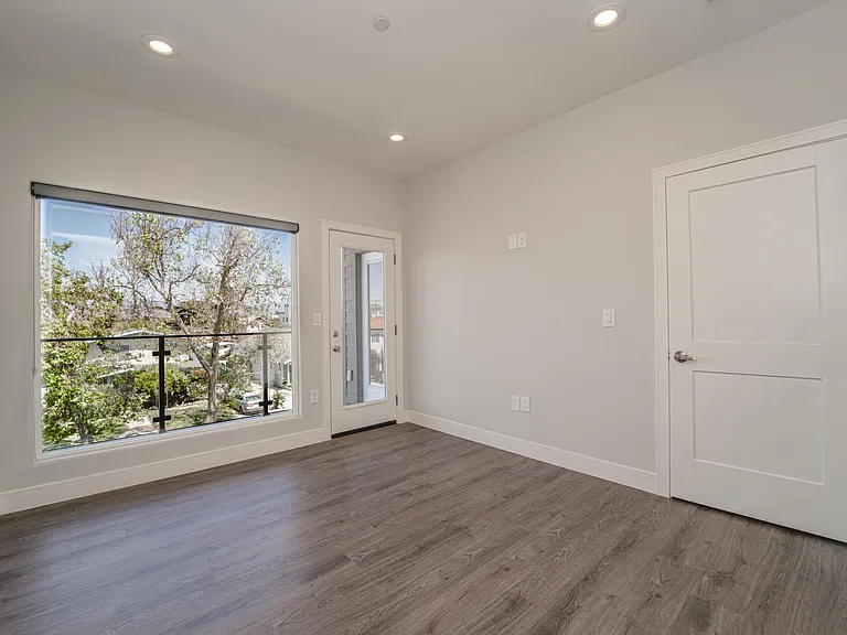 4526 1/2 Saint Charles Pl — Photo 41