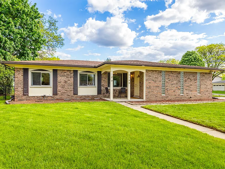 2140 Adrienne Dr — Photo 47