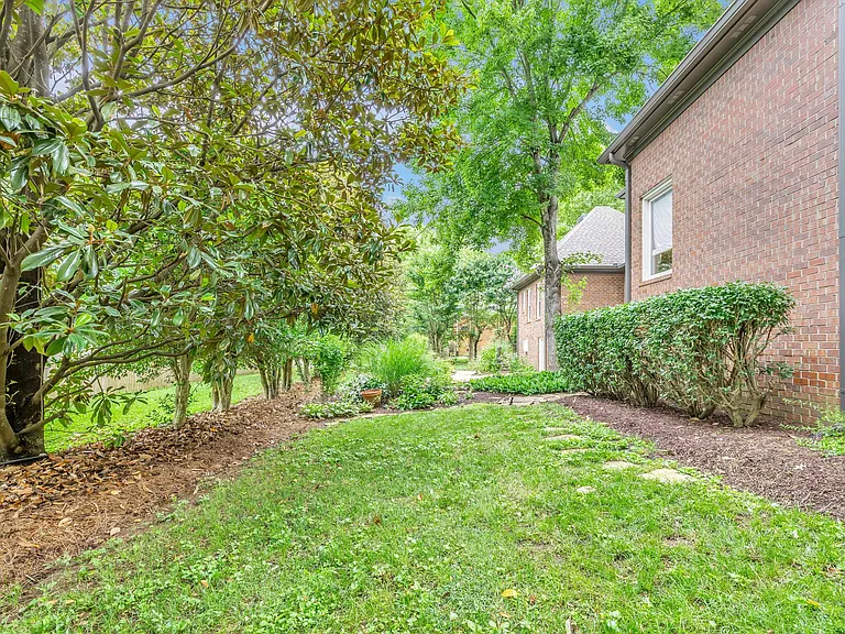 729 Harrow Ln — Photo 50