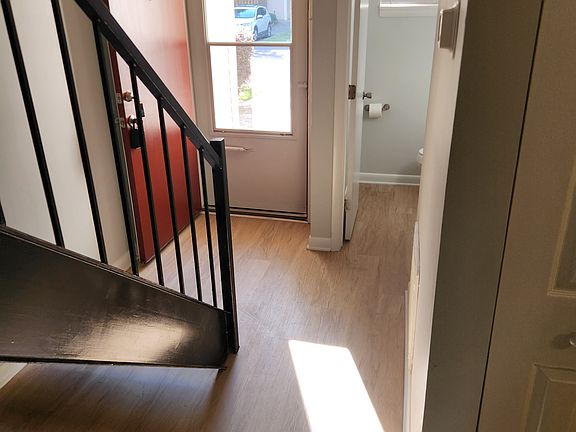 5th image of 220 Elizabeth St APT A21