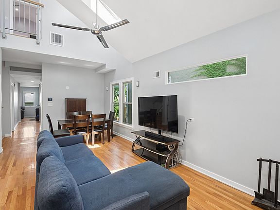 3rd image of 4312 W Wrightwood Ave