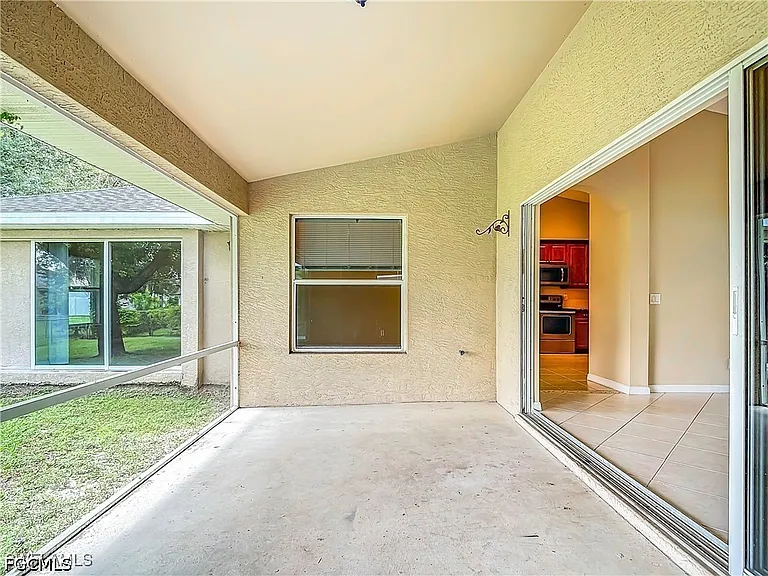 1726 Trafalgar Pkwy — Photo 35