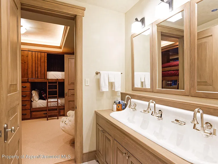 465 Thunderbowl Ln — Photo 43