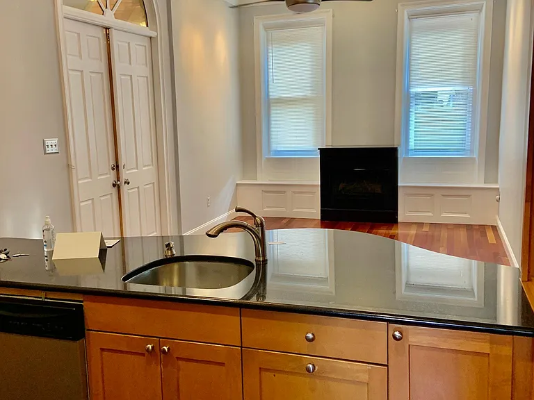 1939 Mount Vernon St #1 — Photo 4