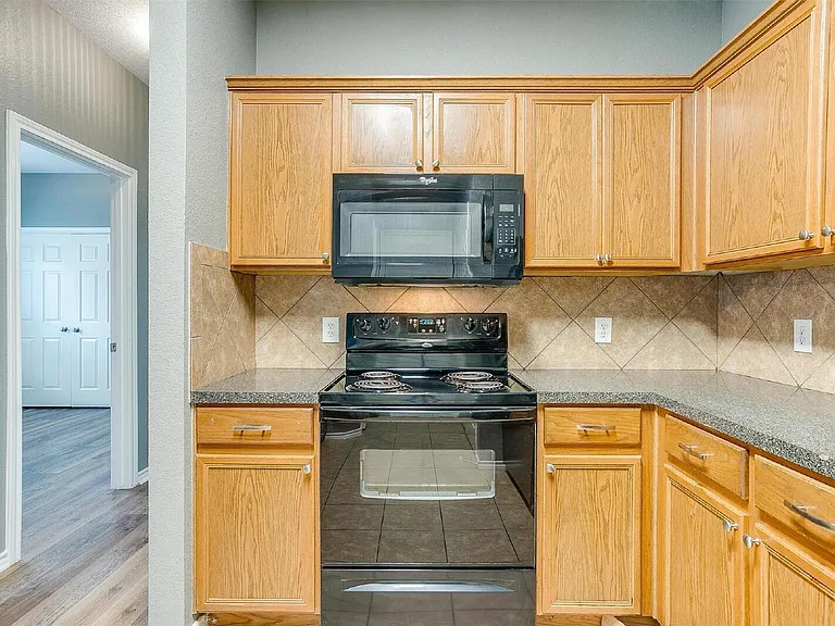 812 Walnut St — Photo 7