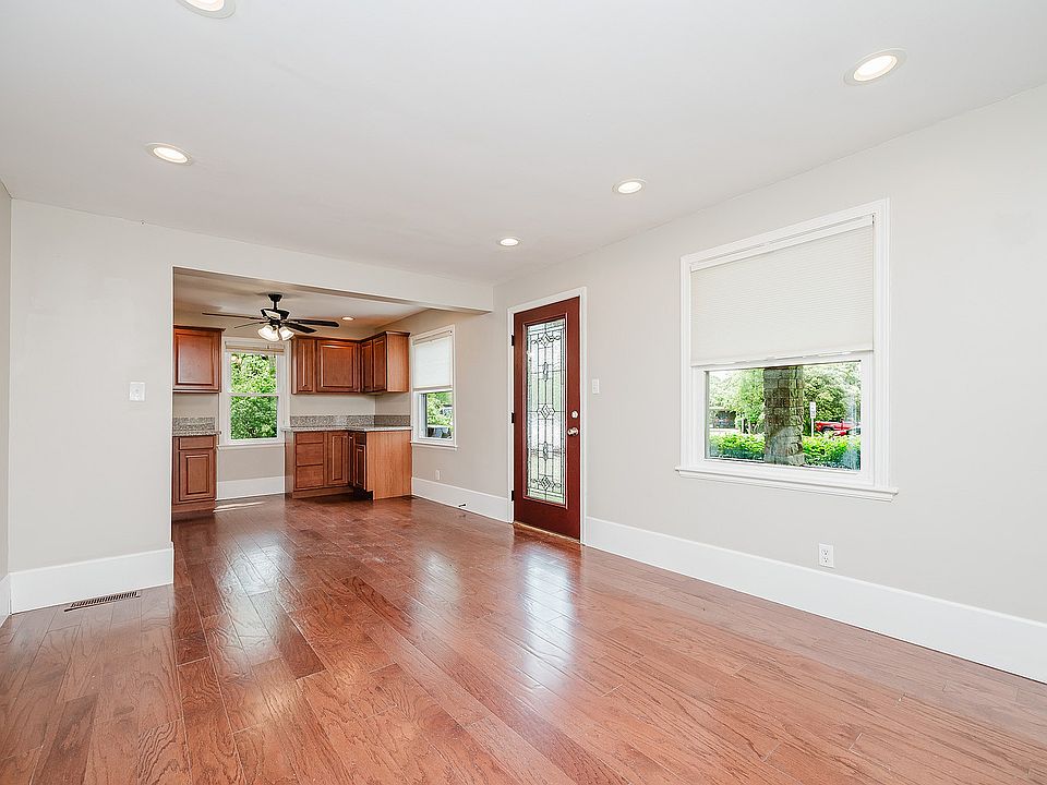 3444 Church Street Entry Way