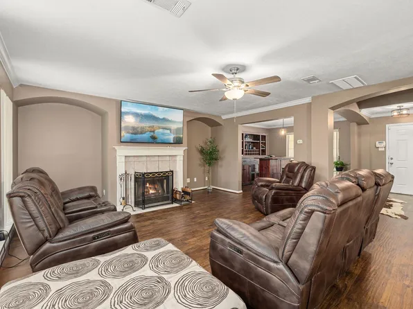 16818 Basewood Ct, Sugar Land, TX 77498