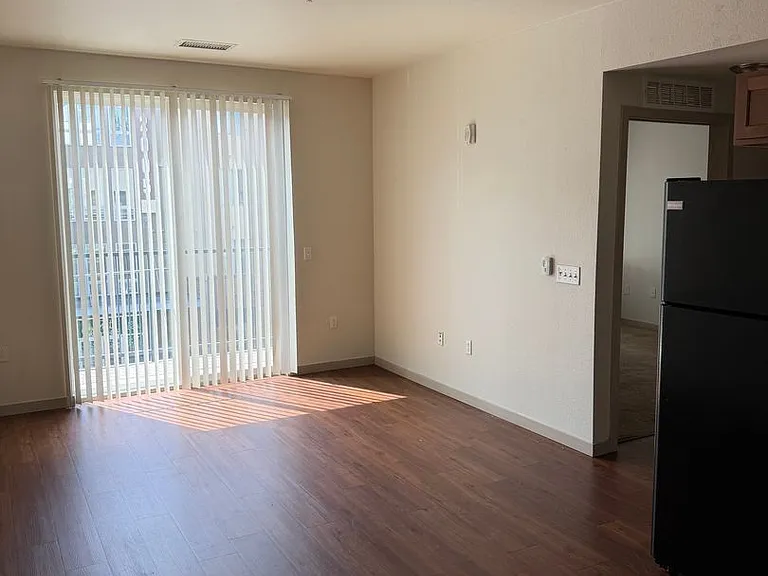 1305 N Peoria St — Photo 16