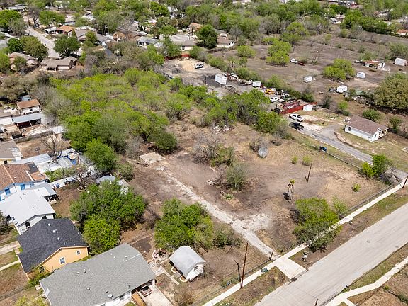 3rd image of 667 W PETALUMA BLVD