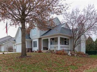 916 Eagle Ridge Rd, Cedar Falls, IA 50613