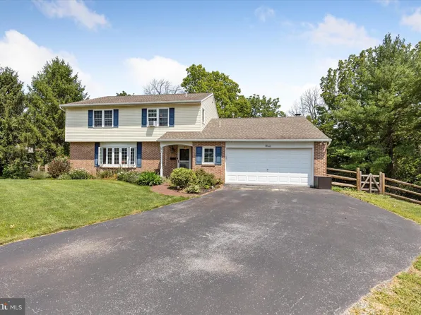 4 Willowwood Ct, Douglassville, PA 19518