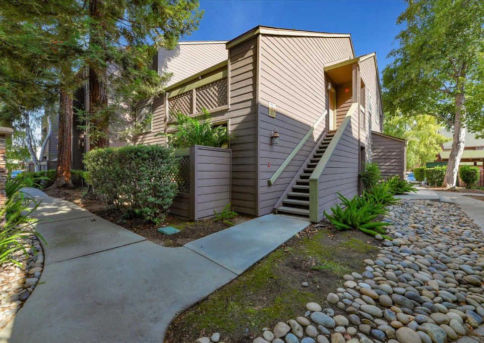 1st image of 941 Catkin Ct