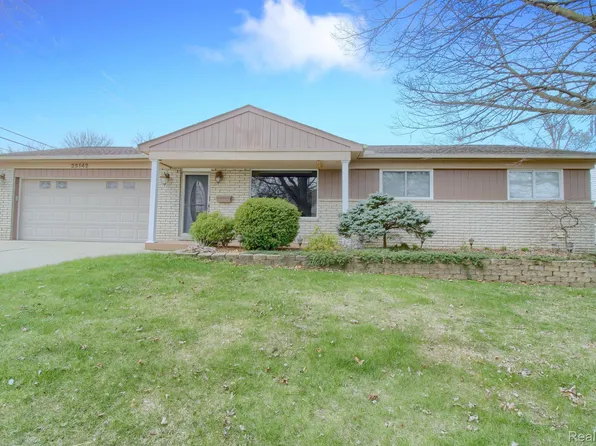 25142 Cherry St, Taylor, MI 48180