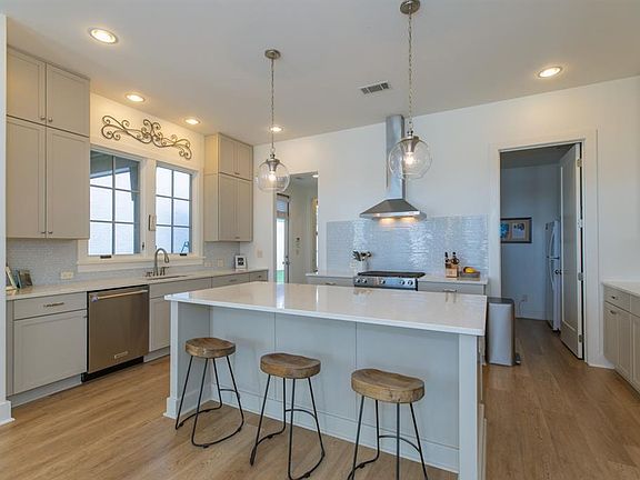 5th image of 4824 Grassmere St