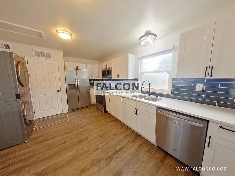 1920 S Hancock Ave — Photo 5