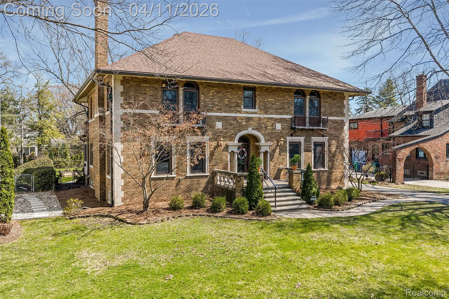 630 Lakepointe St photo 1