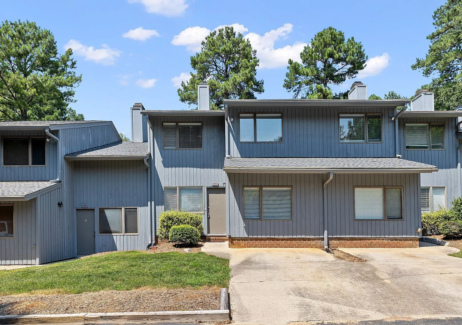 *4bd / 3ba Townhome near Downtown Raleigh* — Photo 1