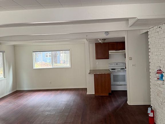 2nd image of 25 Joaquin Rd APT 3