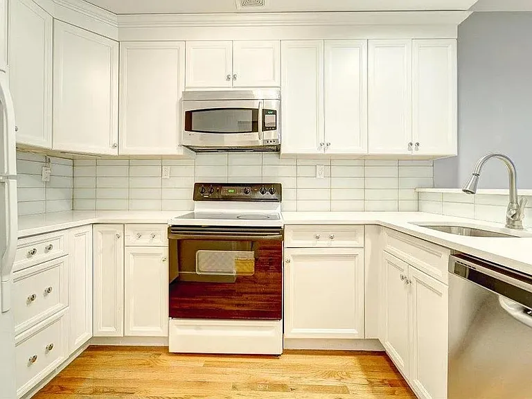 224 Monroe St #1S — Photo 3