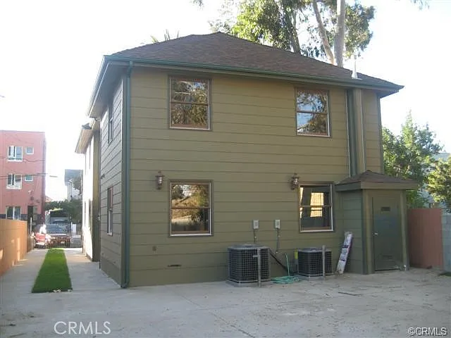 1974 Estrella Ave — Photo 2