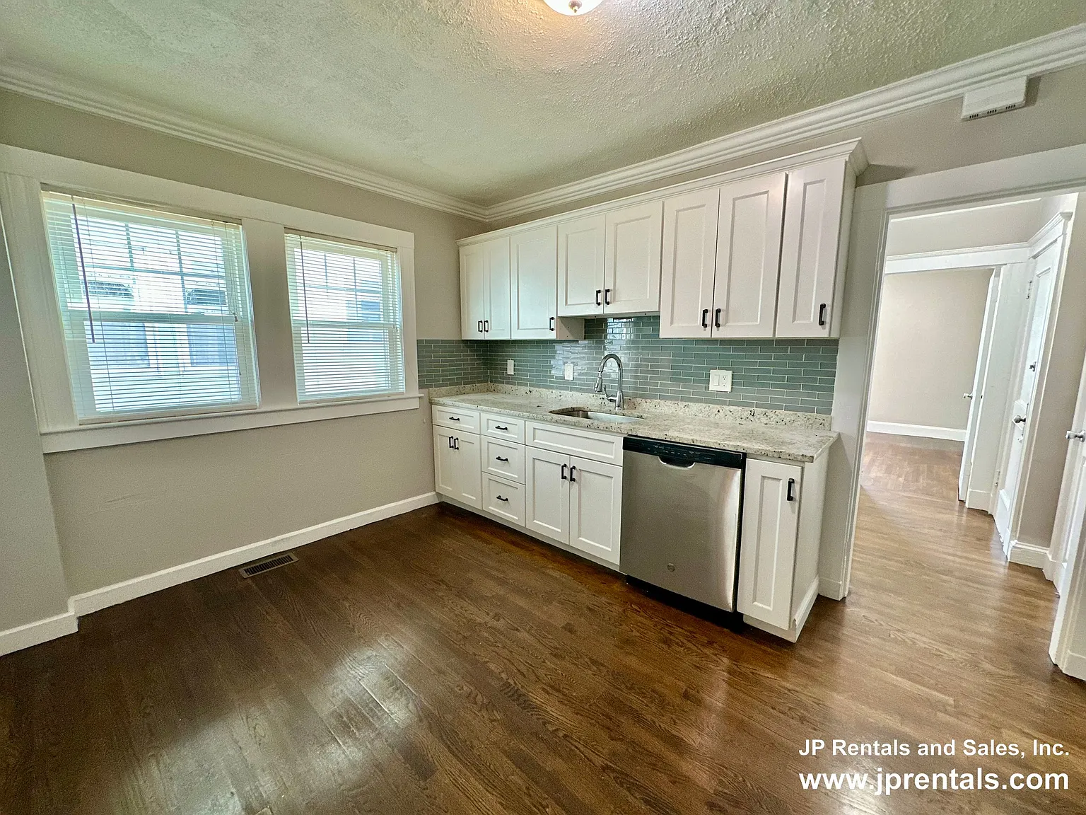 2 bed, 1.0 bath, 800 sqft, $2,500 — Photo 2