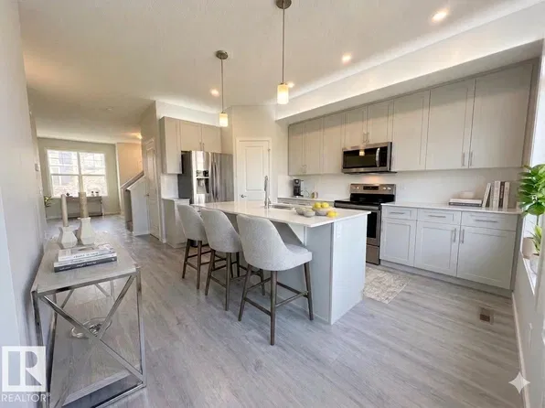 2035 160th St SW, Edmonton, AB T6W 4E7