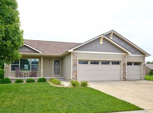 358 S 85th St, West Des Moines, IA 50266