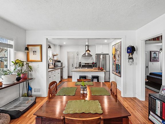 5th image of 410 23rd St SE