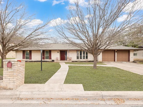 622 Sunhaven Dr, Windcrest, TX 78239