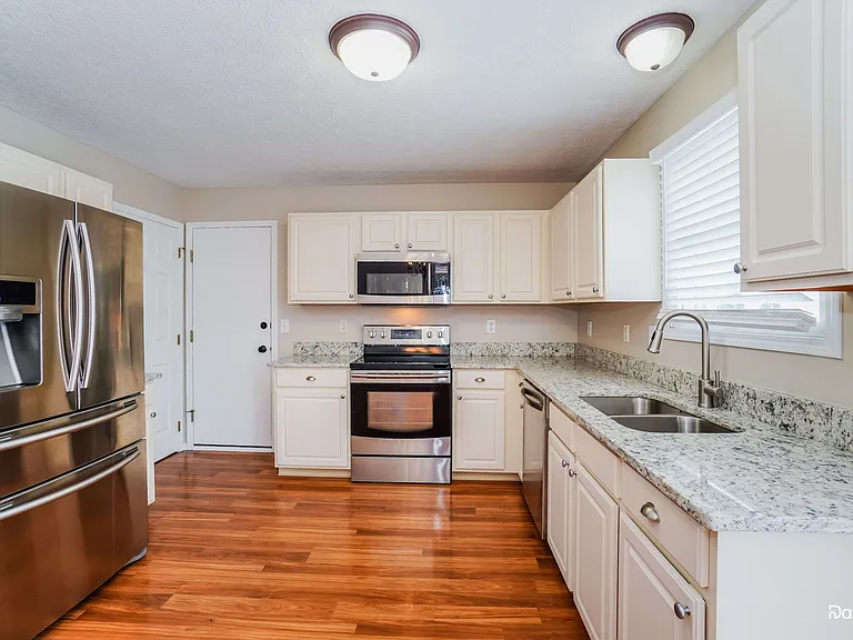 405 Flat River St — Photo 3