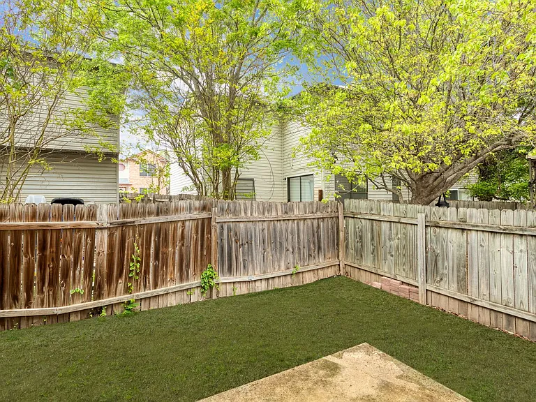 5011 Kenton Trce — Photo 23