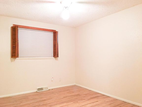 5th image of 1496 S Mariposa St