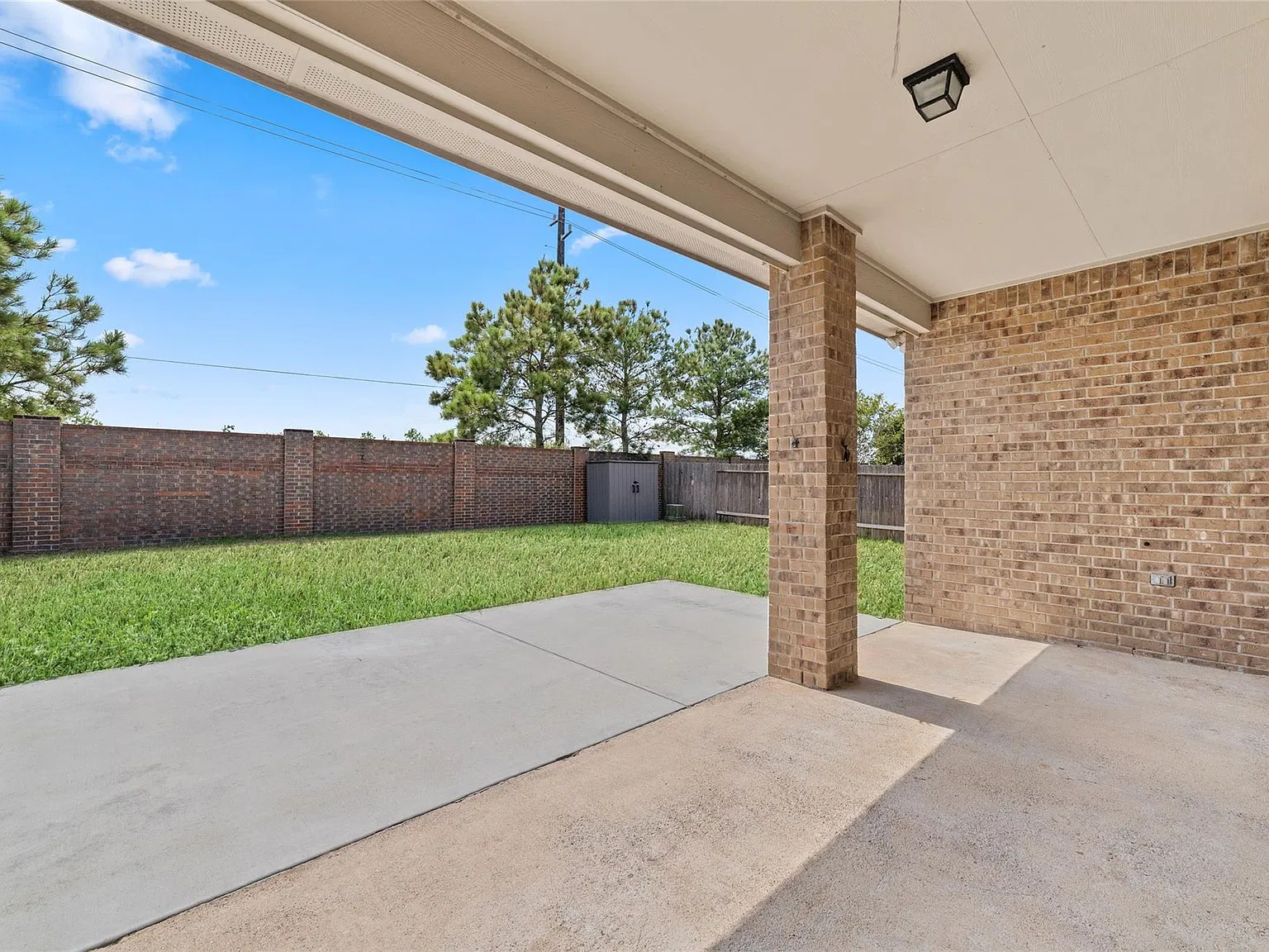 4 bed, 2.0 bath, 2241 sqft, $2,499 — Photo 3