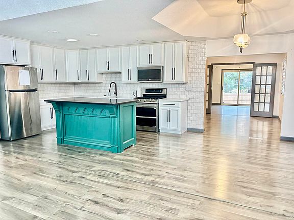4th image of 304 Georgian Ln