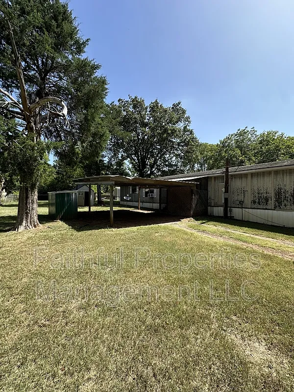 3 bed, 2.0 bath, $1,095 — Photo 1