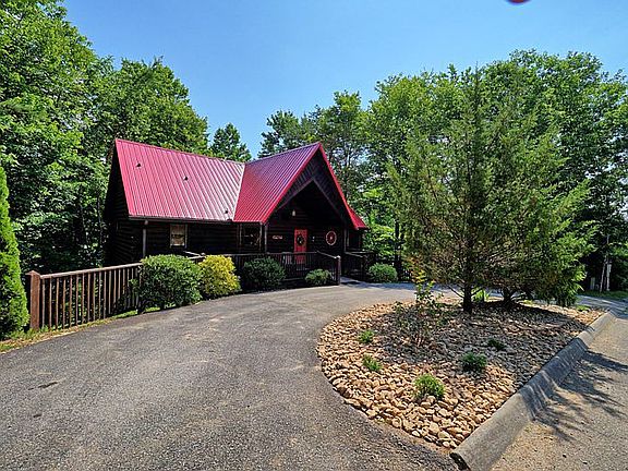 Flat driveway, holds 2-3 car