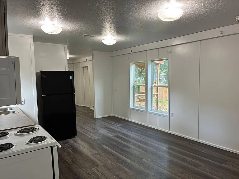 1416 Robin St — Photo 19