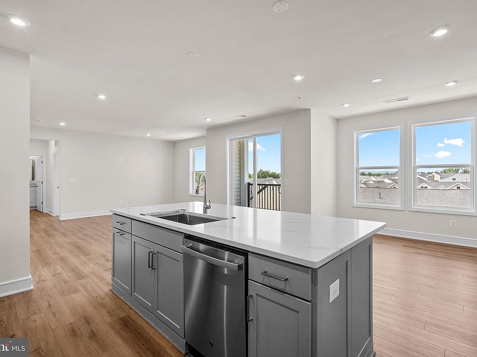1st image of 23679 Bolton Crescent Ter #12-402