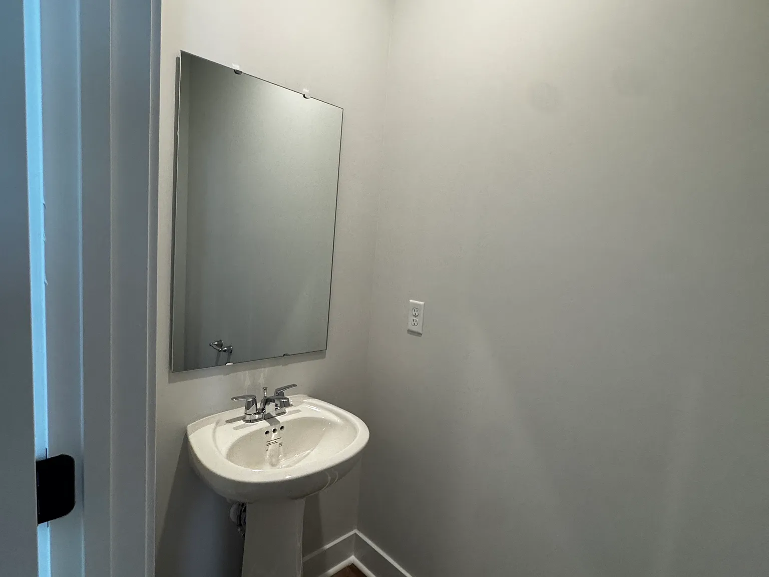 3 bed, 2.5 bath, 2000 sqft, $2,200 — Photo 1