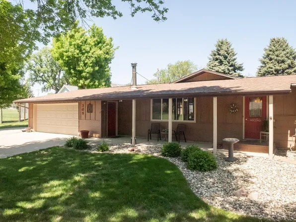 309 1st St, Hull, IA 51239