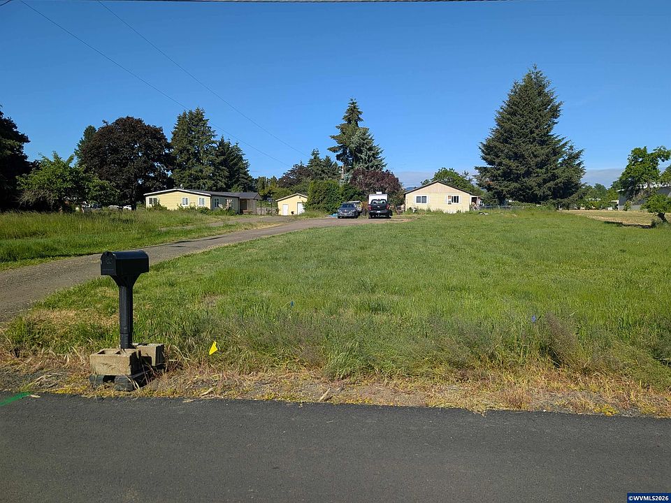 1st image of 415 SE Hawthorne Ave