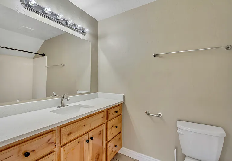 692 E 180 N — Photo 13