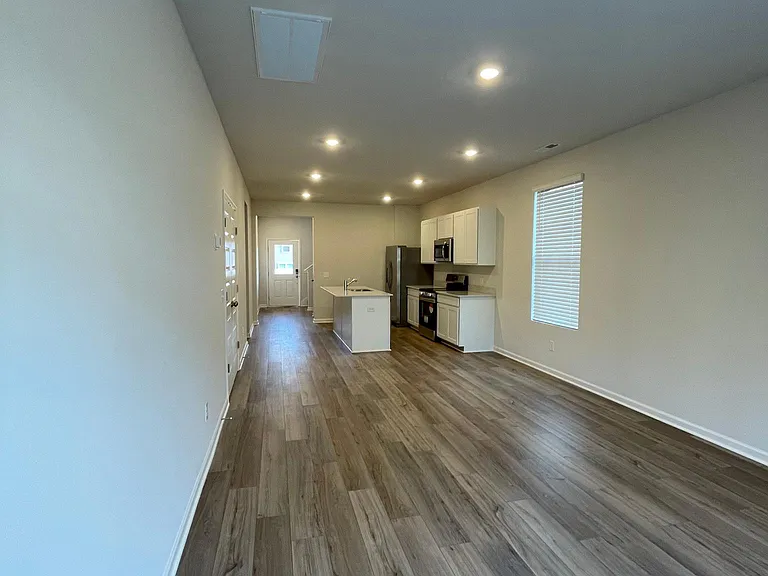558 Trinity Way — Photo 10