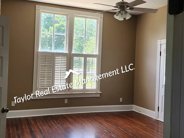 1100 N Montgomery Ave — Photo 5