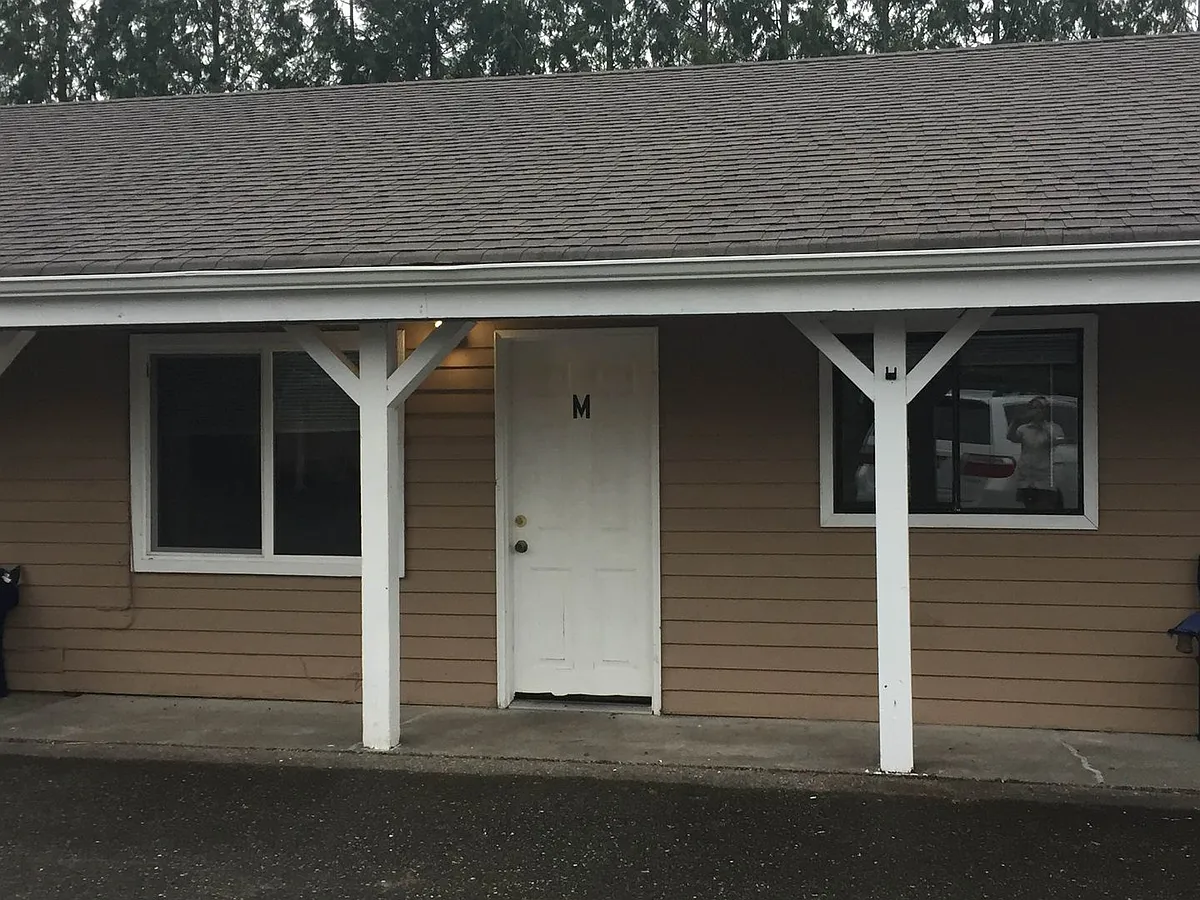 Building Photo - 9240 Garrison Rd