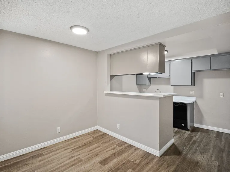 Mountain View Apartments — Photo 4