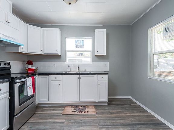3rd image of 419 N Dayton St