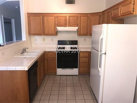2nd image of 2110 N Los Feliz St #1048