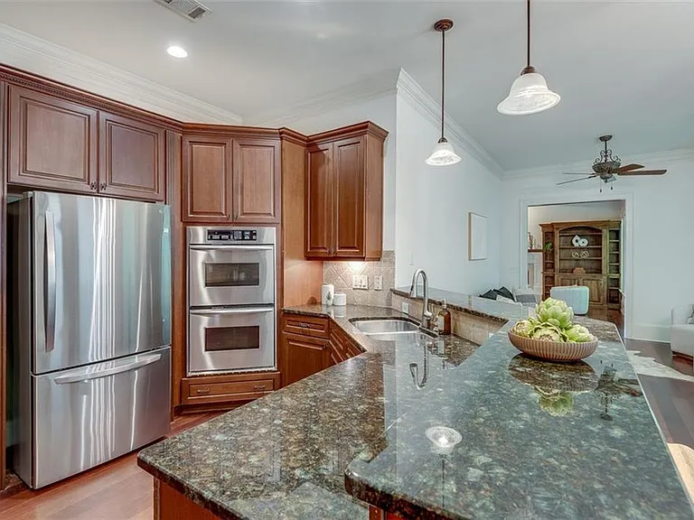 240 Lullwater Ct — Photo 20